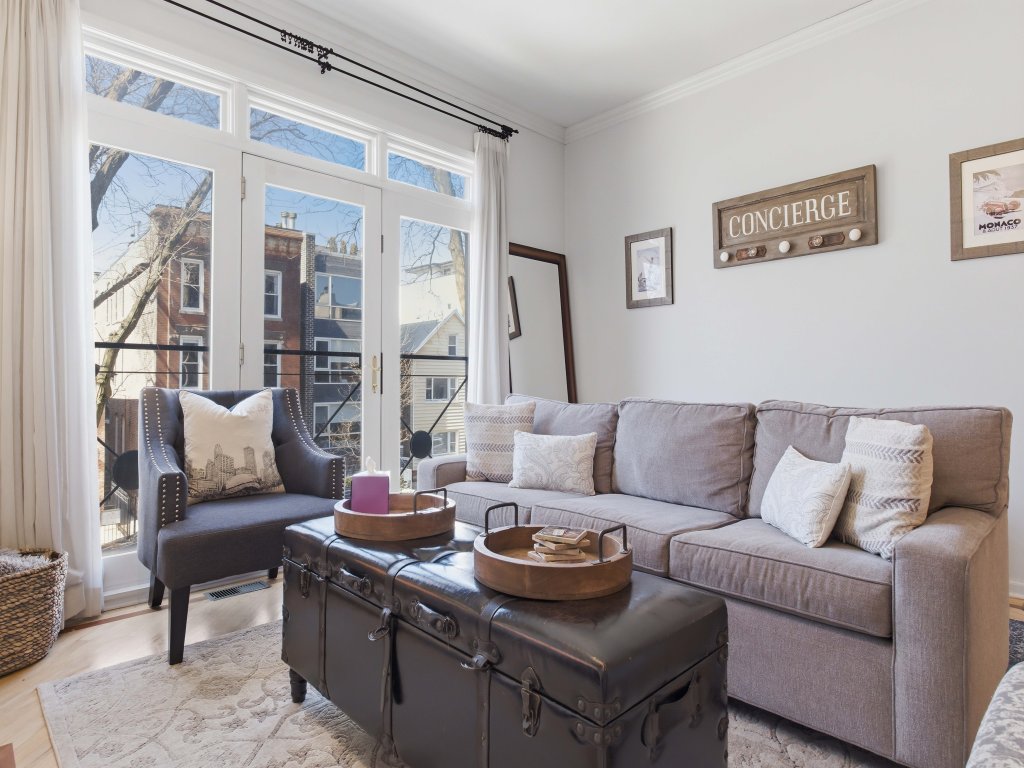 Heart of East Village 2-Bed 2-Bath Peaceful Oasis Vacation Rental in Chicago - RedAwning