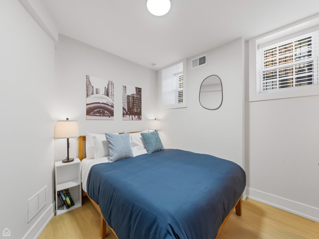 Newly Renovated 3BR/2BA in Heart of Andersonville Vacation Rental in Chicago - RedAwning