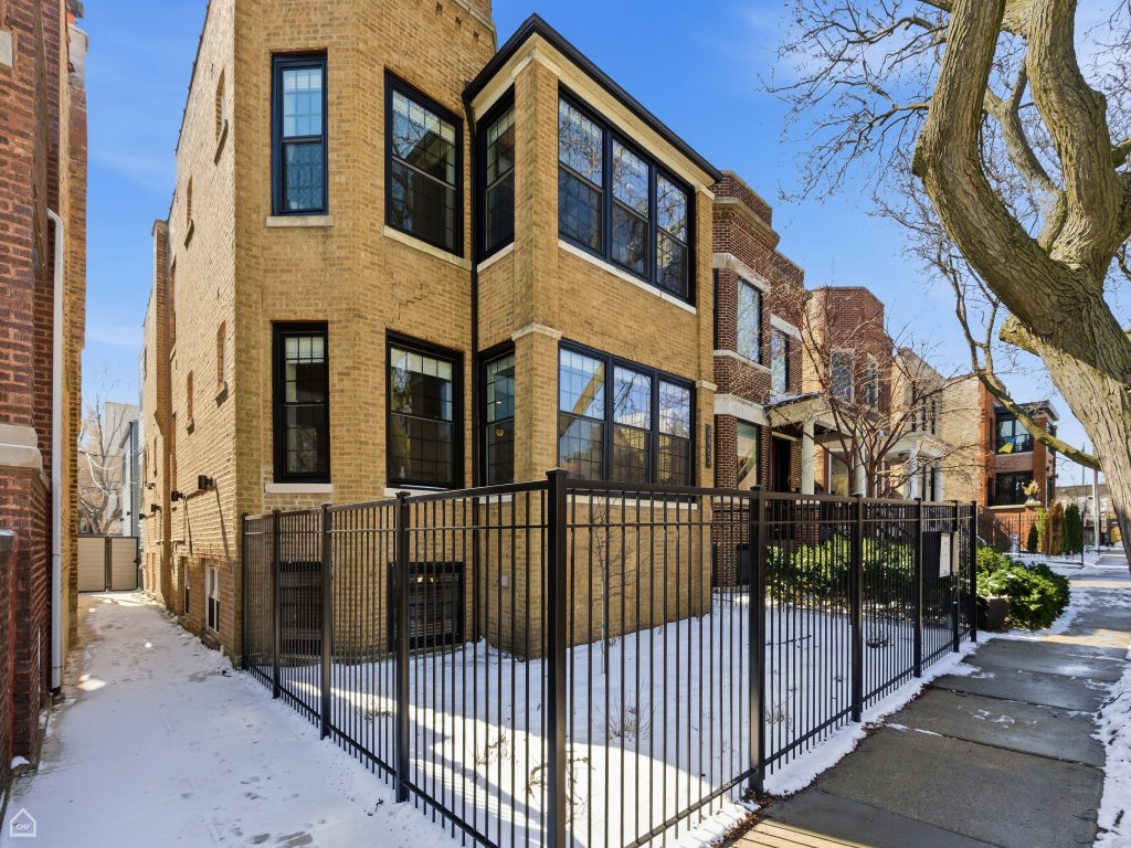 Newly Renovated 3BR/2BA in Heart of Andersonville Vacation Rental in Chicago - RedAwning