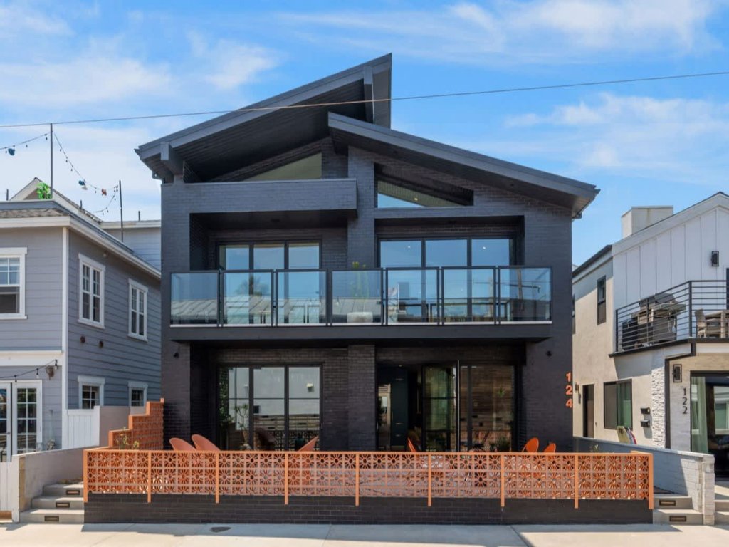 124 36th St | An Artistic Masterpiece by the Ocean Vacation Rental in Newport Beach - RedAwning