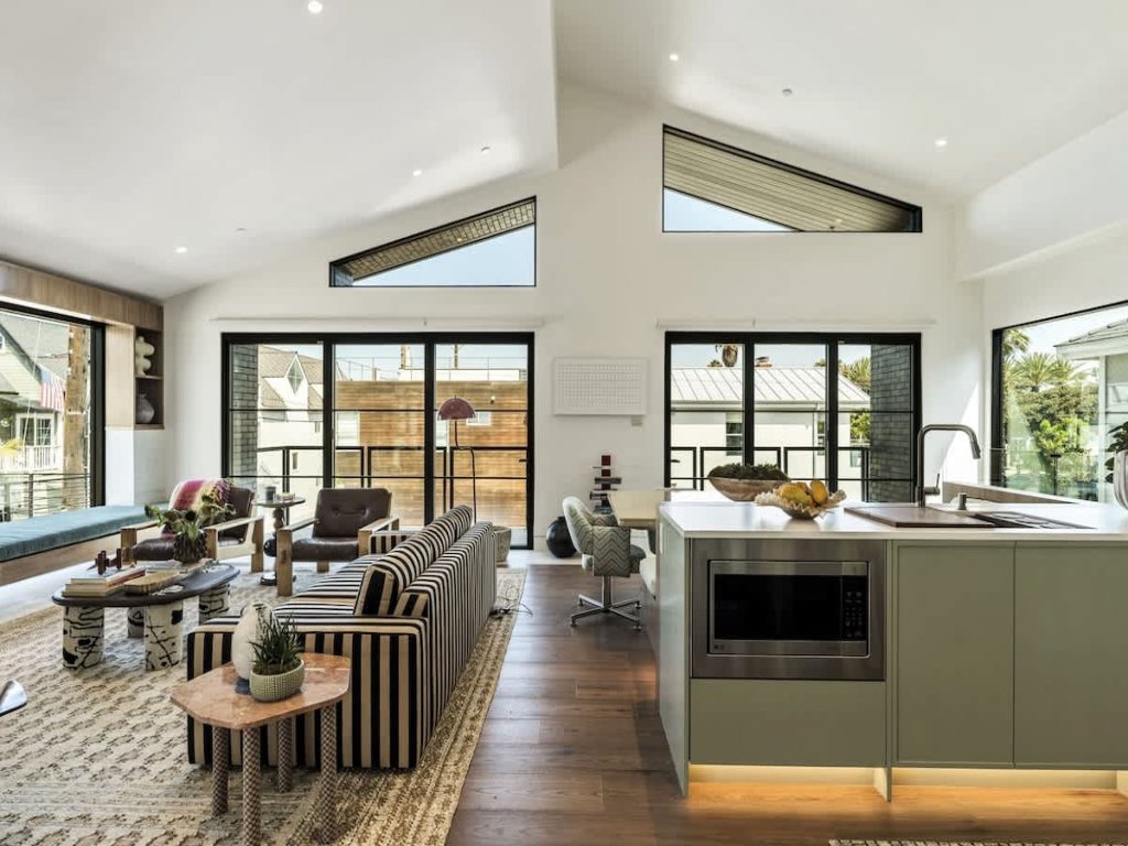 124 36th St | An Artistic Masterpiece by the Ocean Vacation Rental in Newport Beach - RedAwning