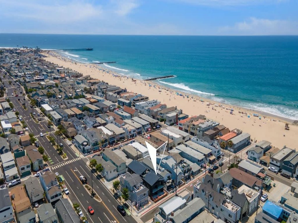 124 36th St | An Artistic Masterpiece by the Ocean Vacation Rental in Newport Beach - RedAwning