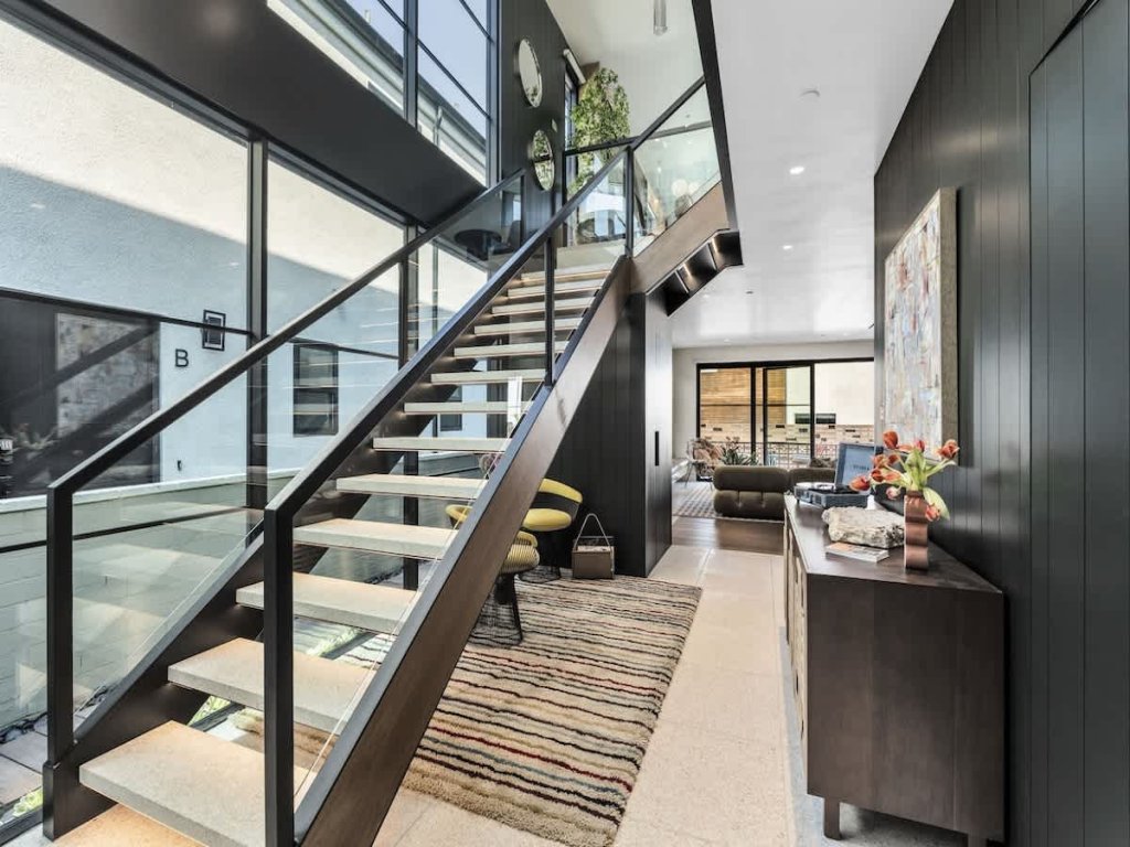 124 36th St | An Artistic Masterpiece by the Ocean Vacation Rental in Newport Beach - RedAwning