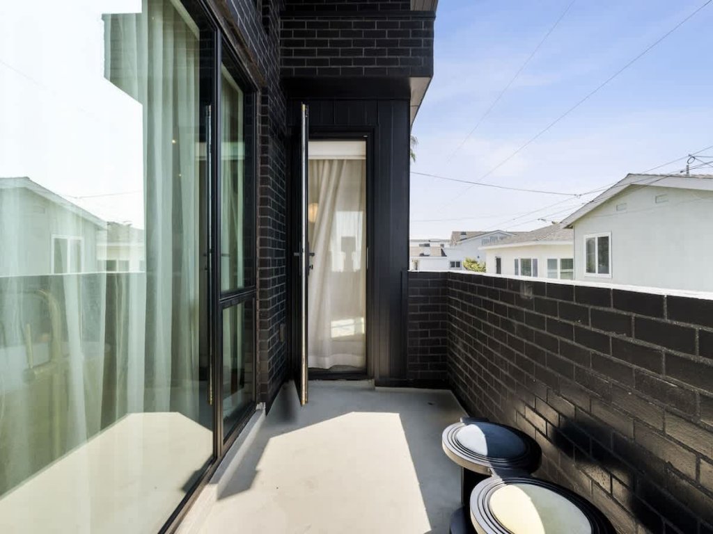 124 36th St | An Artistic Masterpiece by the Ocean Vacation Rental in Newport Beach - RedAwning