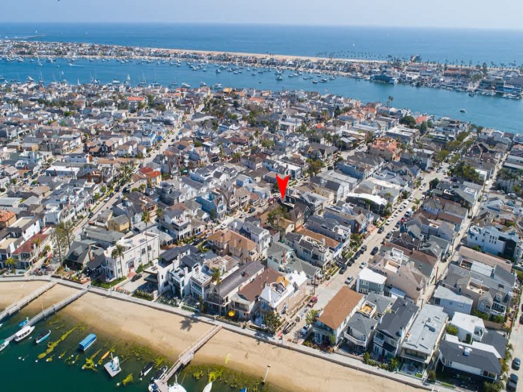 223 Agate | Enchanting Balboa Island 4bdr Vacation Rental in Newport Beach - RedAwning