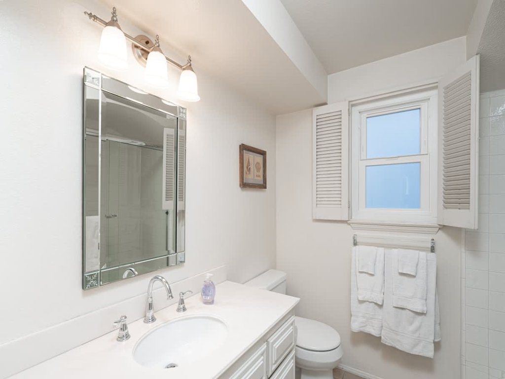 223 Agate | Enchanting Balboa Island 4bdr Vacation Rental in Newport Beach - RedAwning