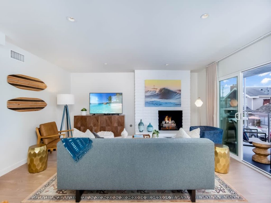 122.5 Marine | Balboa Island Beauty – Updated Upper Unit Retreat Vacation Rental in Newport Beach - RedAwning