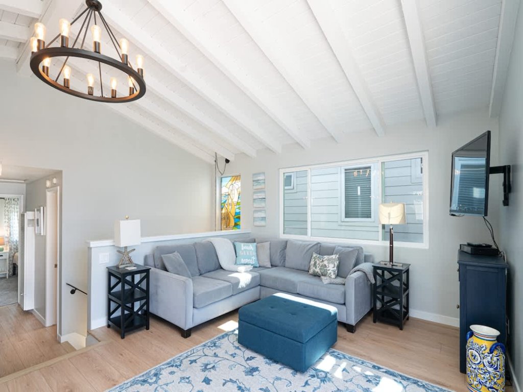 304 Ruby B | Balboa Island Charmer Vacation Rental in Newport Beach - RedAwning