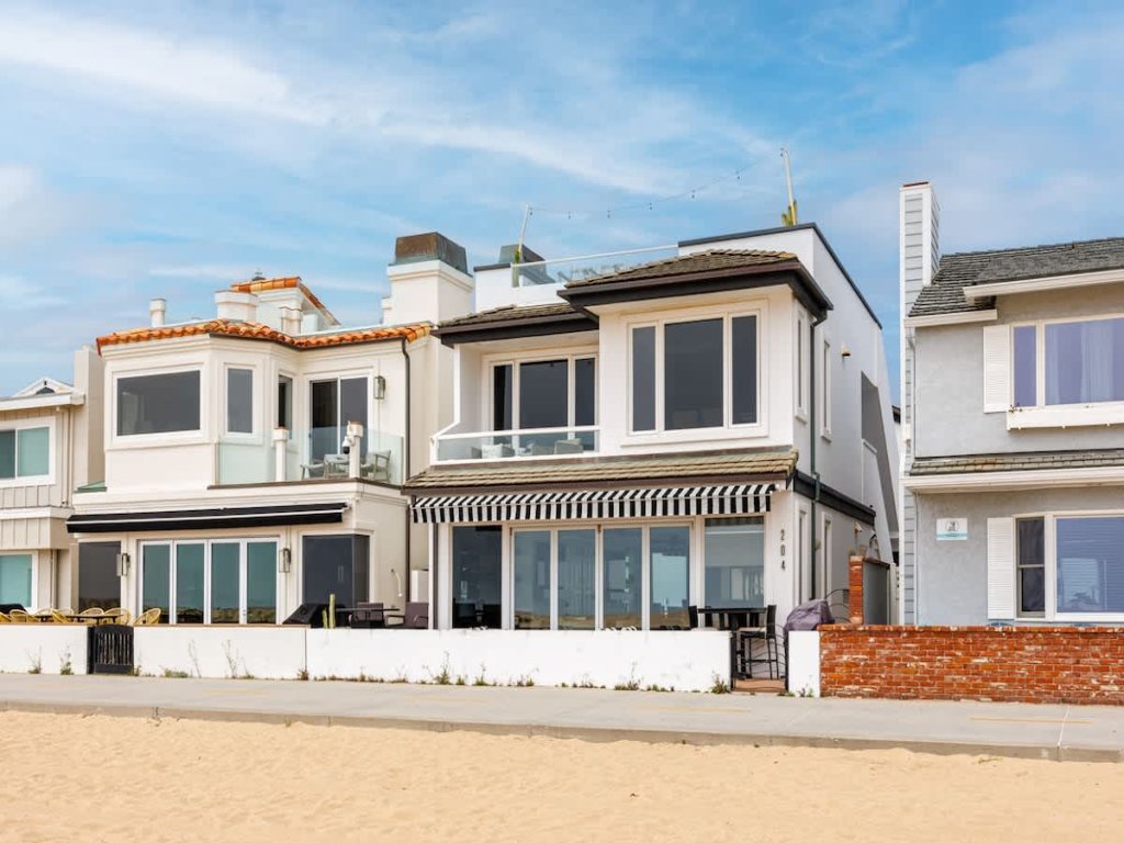 204 E Oceanfront B | Beachfront Bliss • Rooftop + Ocean Views  Vacation Rental in Newport Beach - RedAwning