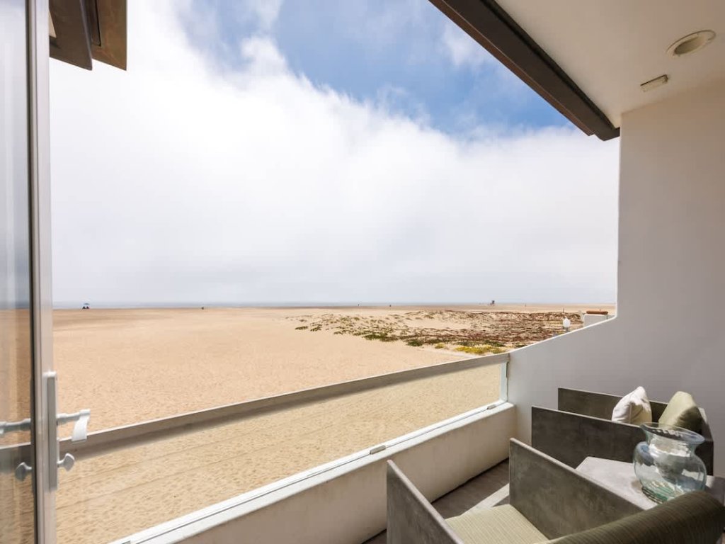 204 E Oceanfront B | Beachfront Bliss • Rooftop + Ocean Views  Vacation Rental in Newport Beach - RedAwning