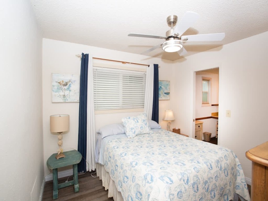 1121 E Balboa A/B | Wonderful Oceanfront Duplex, Big Patio Vacation Rental in Newport Beach - RedAwning