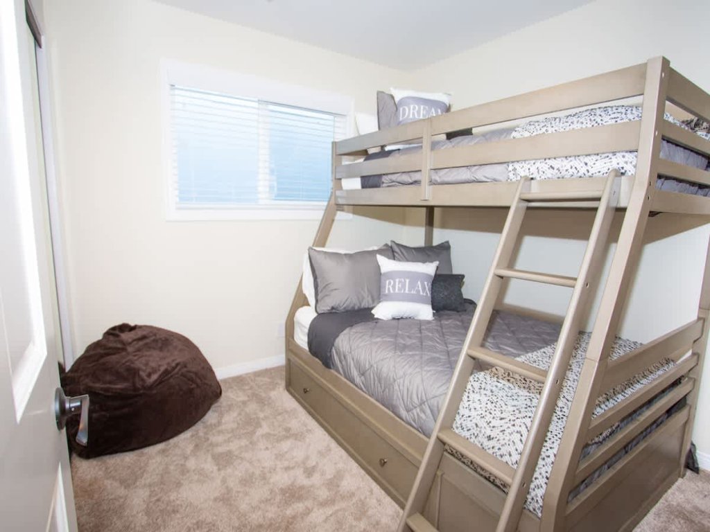 1121 E Balboa A/B | Wonderful Oceanfront Duplex, Big Patio Vacation Rental in Newport Beach - RedAwning