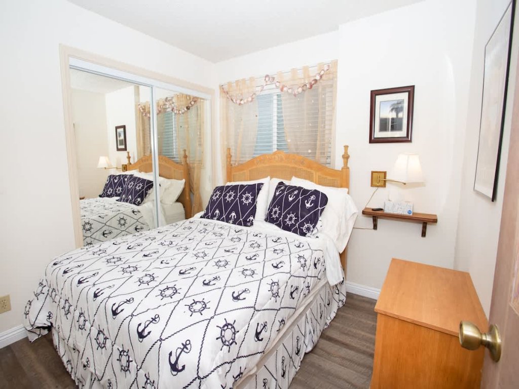 1121 E Balboa A/B | Wonderful Oceanfront Duplex, Big Patio Vacation Rental in Newport Beach - RedAwning