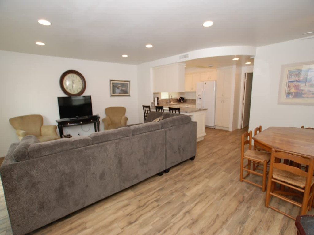 121 33rd St A&B | 7 Bdr. Duplex In The Heart Of The Peninsula Vacation Rental in Newport Beach - RedAwning