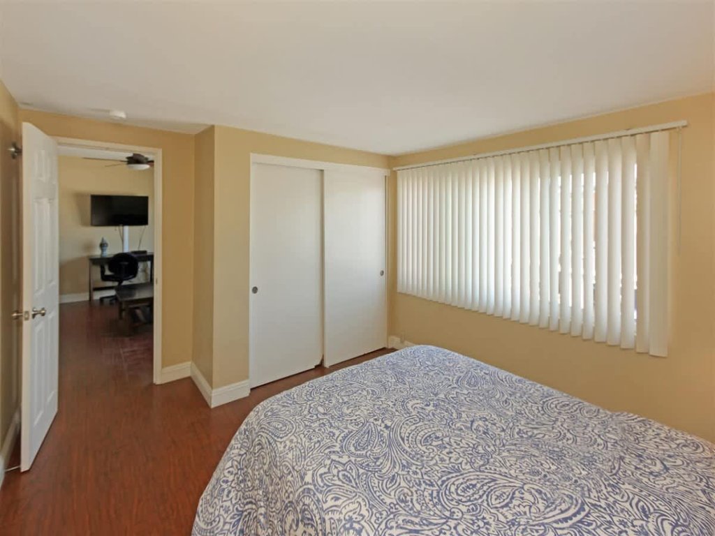 4804 Seashore A & B | 6 BDR Duplex Across From The Beach With Large Vacation Rental in Newport Beach - RedAwning