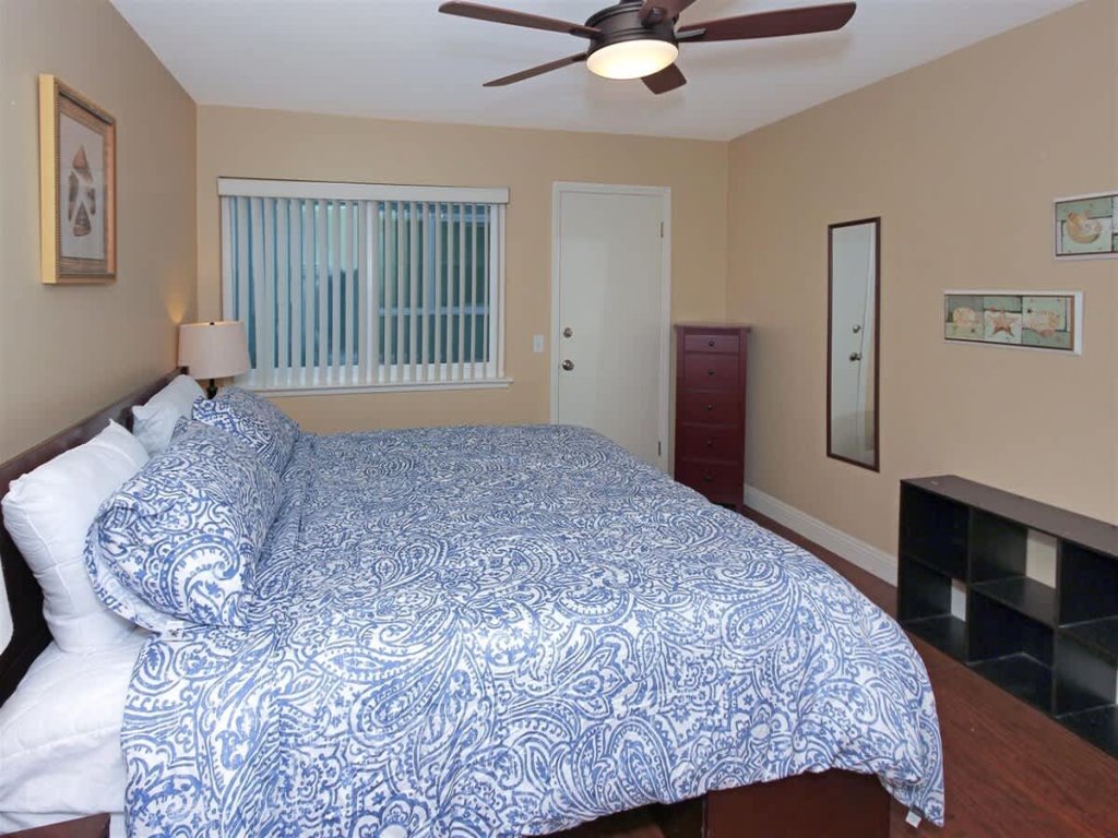 4804 Seashore A & B | 6 BDR Duplex Across From The Beach With Large Vacation Rental in Newport Beach - RedAwning
