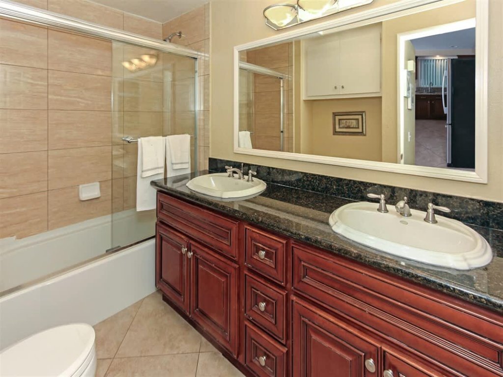 4804 Seashore A & B | 6 BDR Duplex Across From The Beach With Large Vacation Rental in Newport Beach - RedAwning