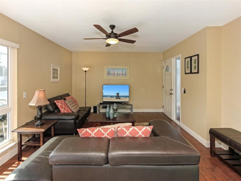 4804 Seashore A & B | 6 BDR Duplex Across From The Beach With Large Vacation Rental in Newport Beach - RedAwning