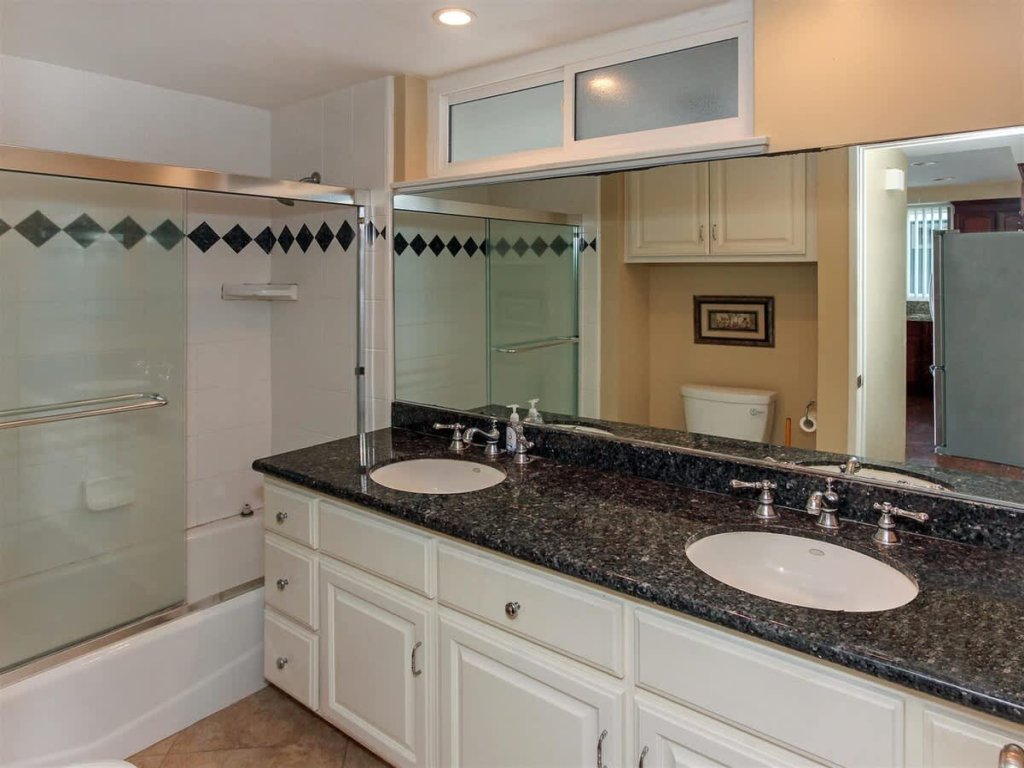 4804 Seashore A & B | 6 BDR Duplex Across From The Beach With Large Vacation Rental in Newport Beach - RedAwning