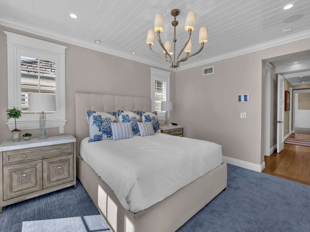 5305 Seashore Dr | Luxury Beachfront Escape  Vacation Rental in Newport Beach - RedAwning