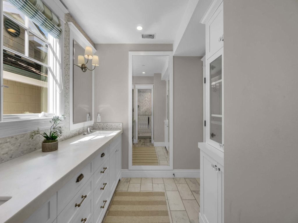 5305 Seashore Dr | Luxury Beachfront Escape  Vacation Rental in Newport Beach - RedAwning