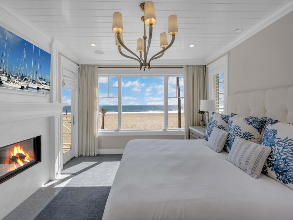 5305 Seashore Dr | Luxury Beachfront Escape  Vacation Rental in Newport Beach - RedAwning
