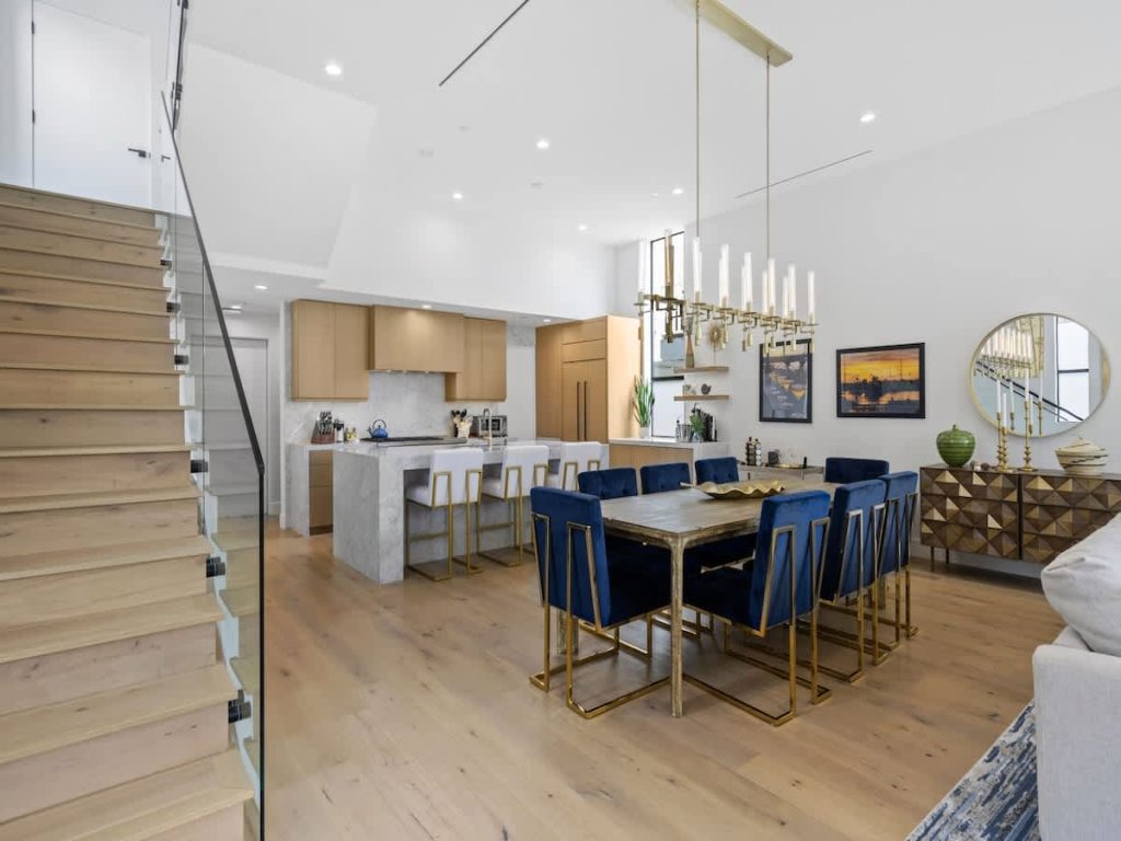 206 Onyx | Balboa Island Luxe Vacation Rental in Newport Beach - RedAwning