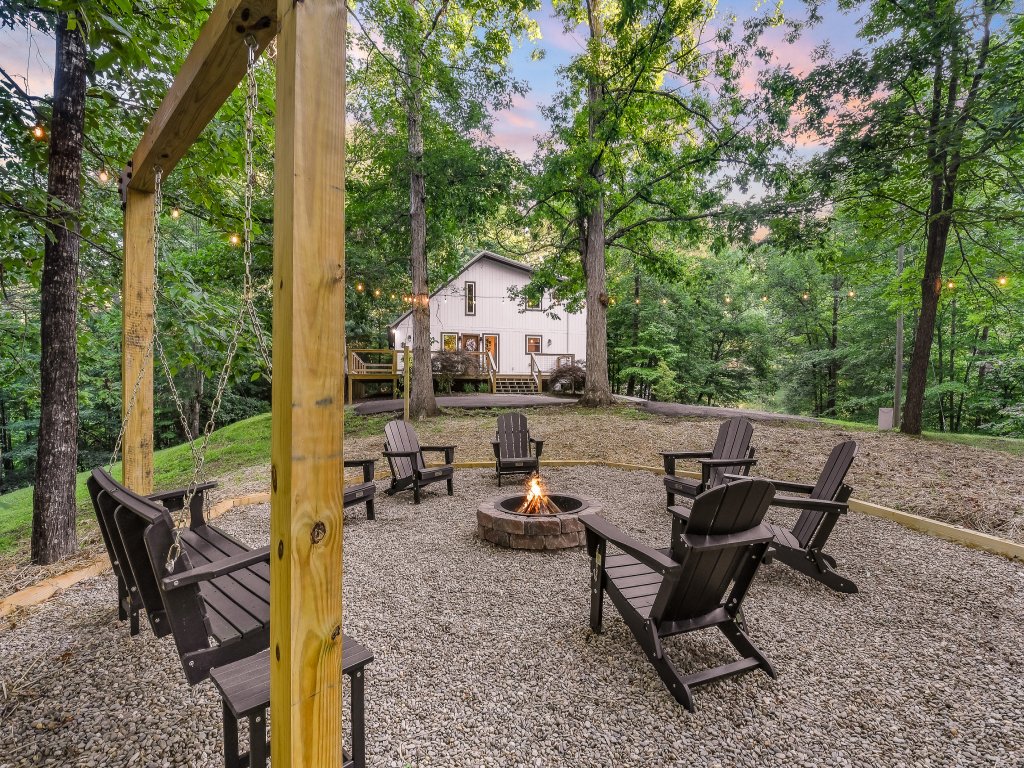 Dolly's Harmony Haven Vacation Rental in Sevierville - RedAwning