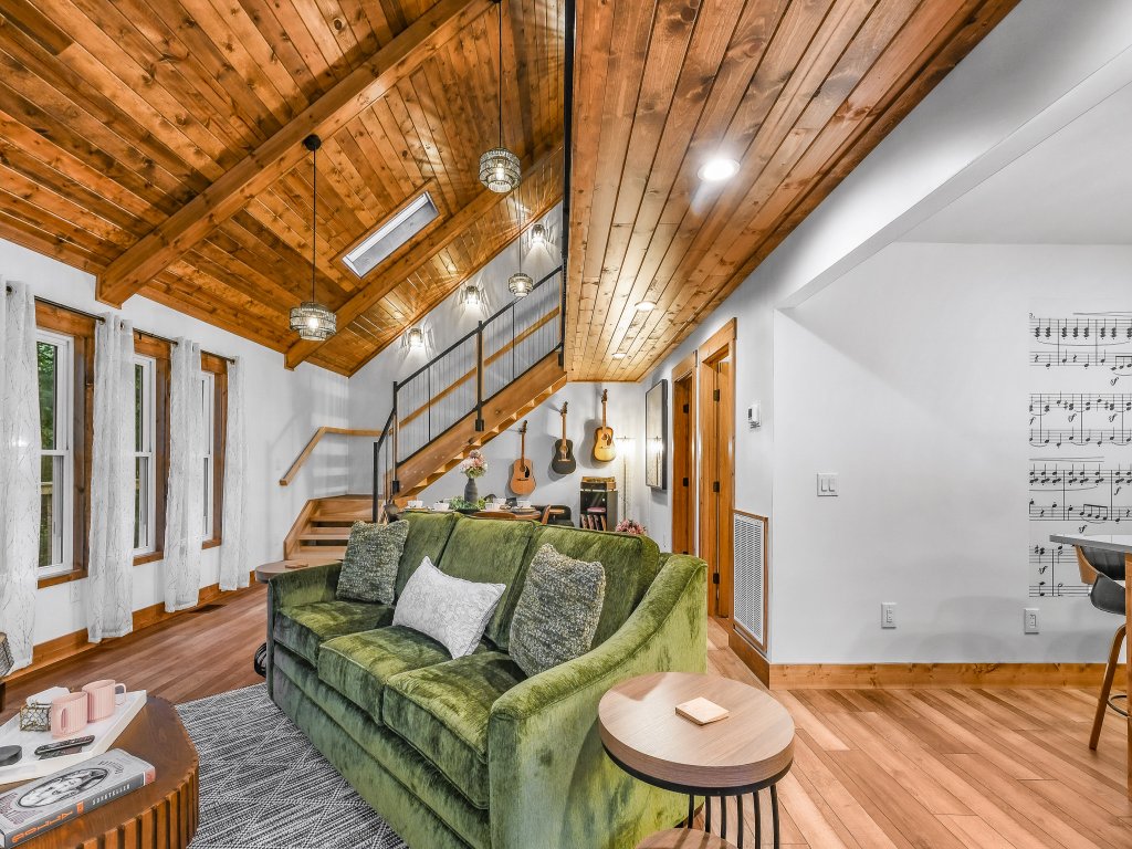 Dolly's Harmony Haven Vacation Rental in Sevierville - RedAwning