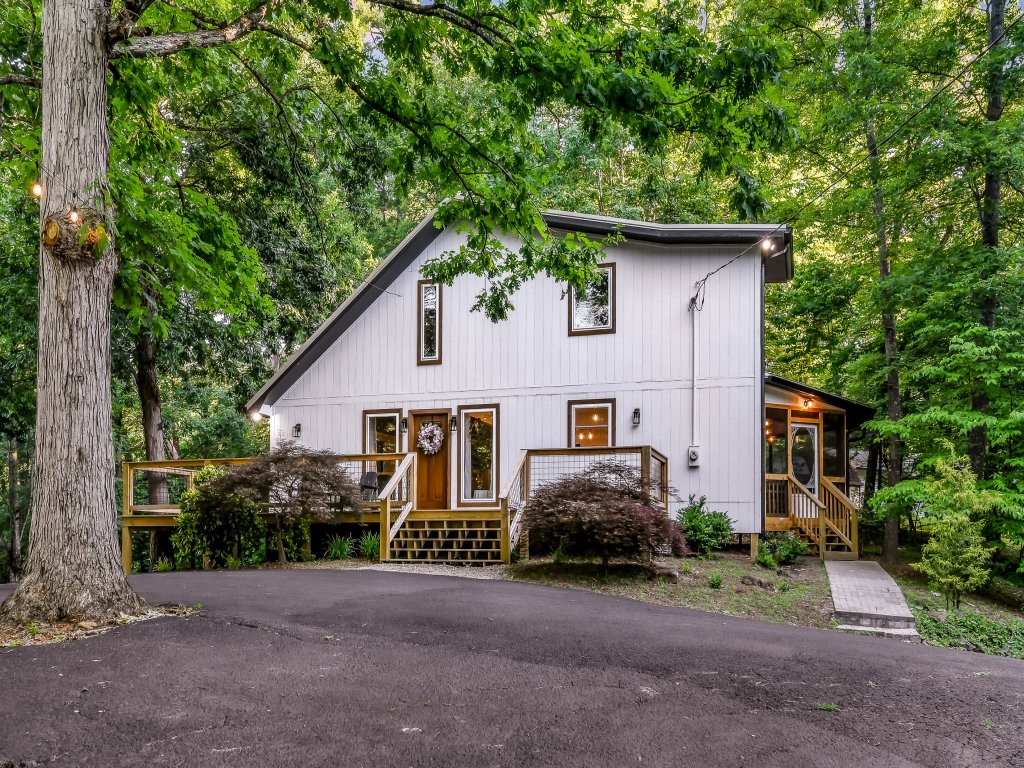 Dolly's Harmony Haven Vacation Rental in Sevierville - RedAwning