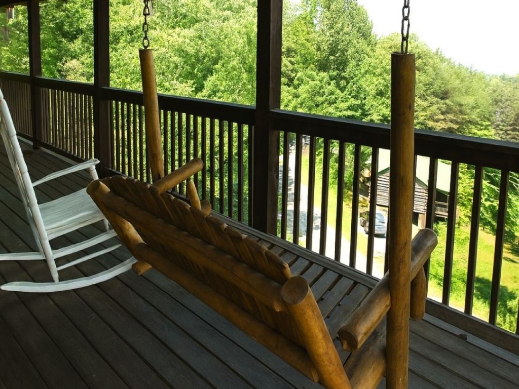 Mountain Paradise Vacation Rental in Sevierville - RedAwning