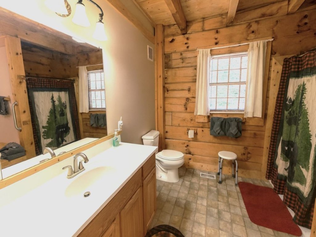 Mountain Paradise Vacation Rental in Sevierville - RedAwning