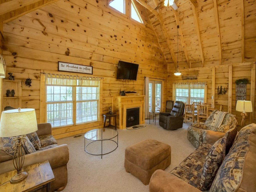 Mountain Paradise Vacation Rental in Sevierville - RedAwning