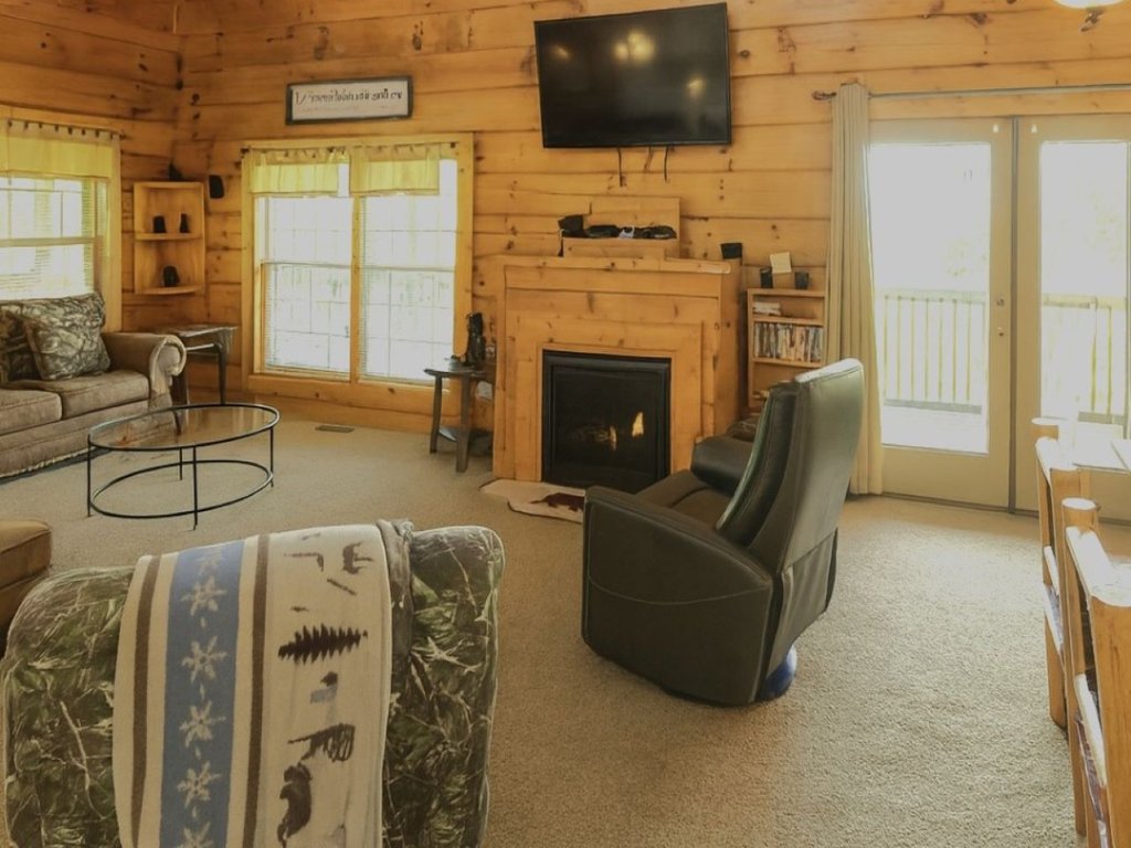 Mountain Paradise Vacation Rental in Sevierville - RedAwning