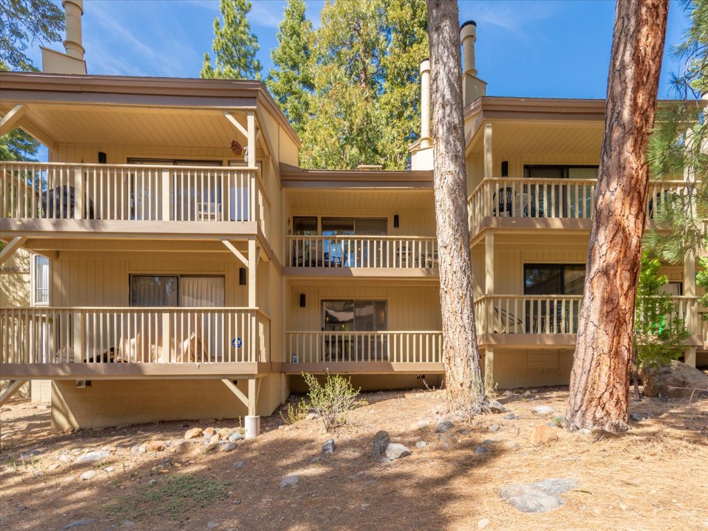 Kingswood Village 57 Vacation Rental in California - RedAwning