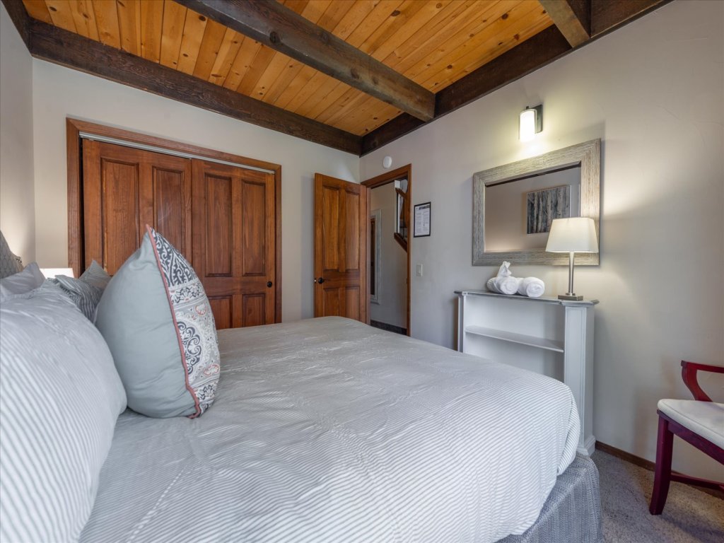Kingswood Village 57 Vacation Rental in California - RedAwning
