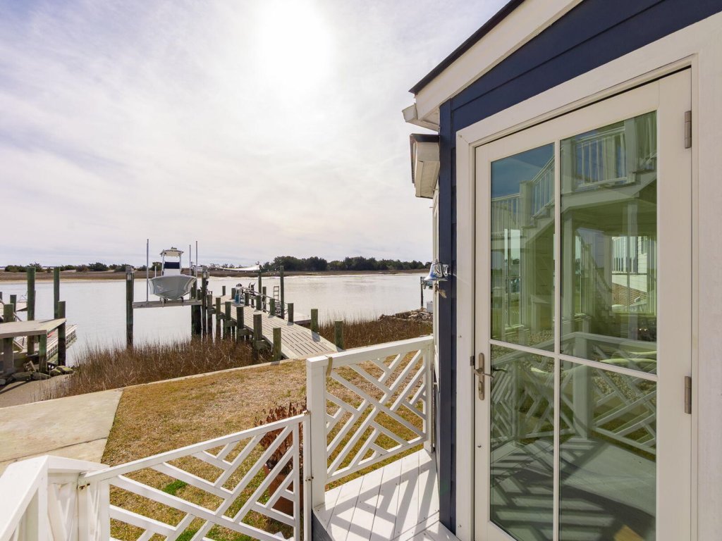 1404 Front Street Vacation Rental in North Carolina - RedAwning