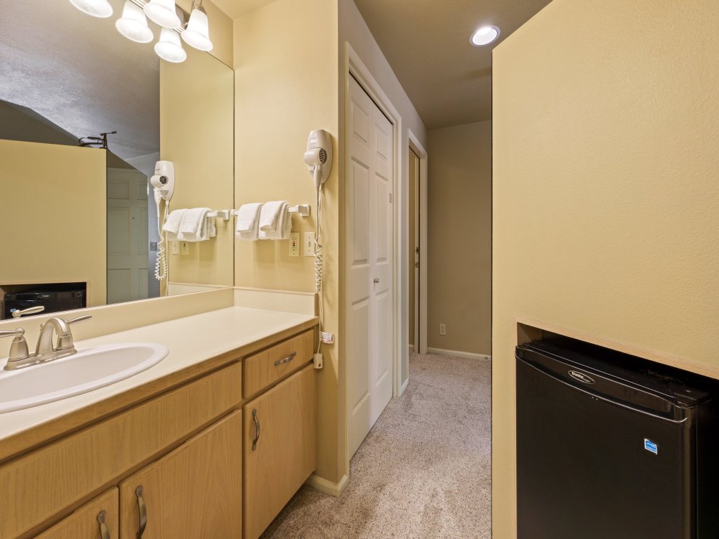 River Ridge 429AB Vacation Rental in Bend - RedAwning