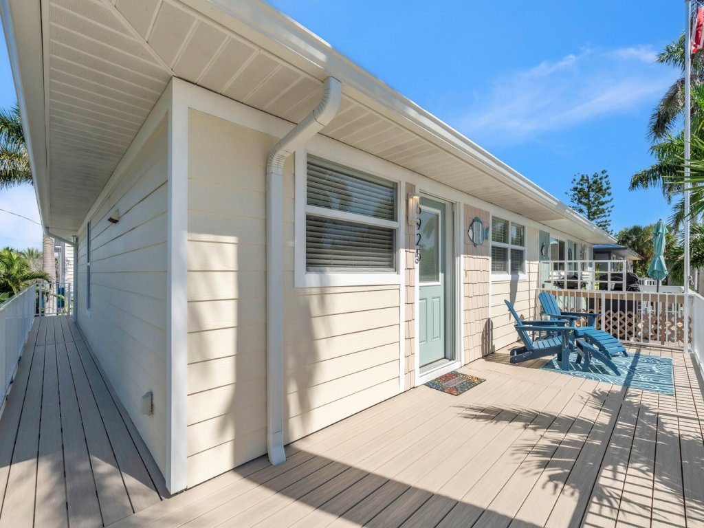 Nautical Nest Vacation Rental in Holmes Beach - RedAwning
