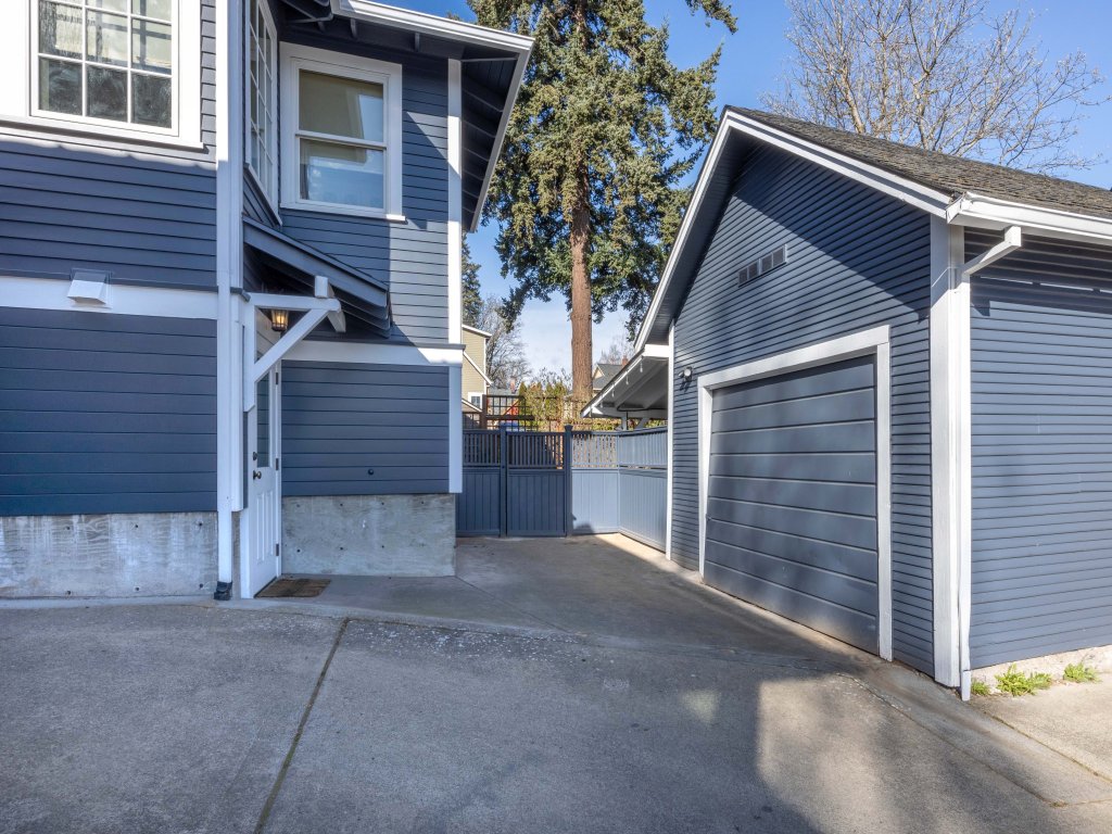 State Of Chill Vacation Rental in Hood River - RedAwning