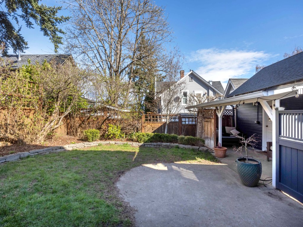 State Of Chill Vacation Rental in Hood River - RedAwning