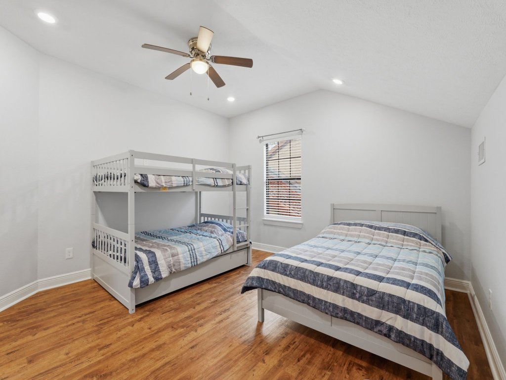 Serene Haven: Spacious 3 bedroom townhouse in Newport. Vacation Rental in Texas - RedAwning