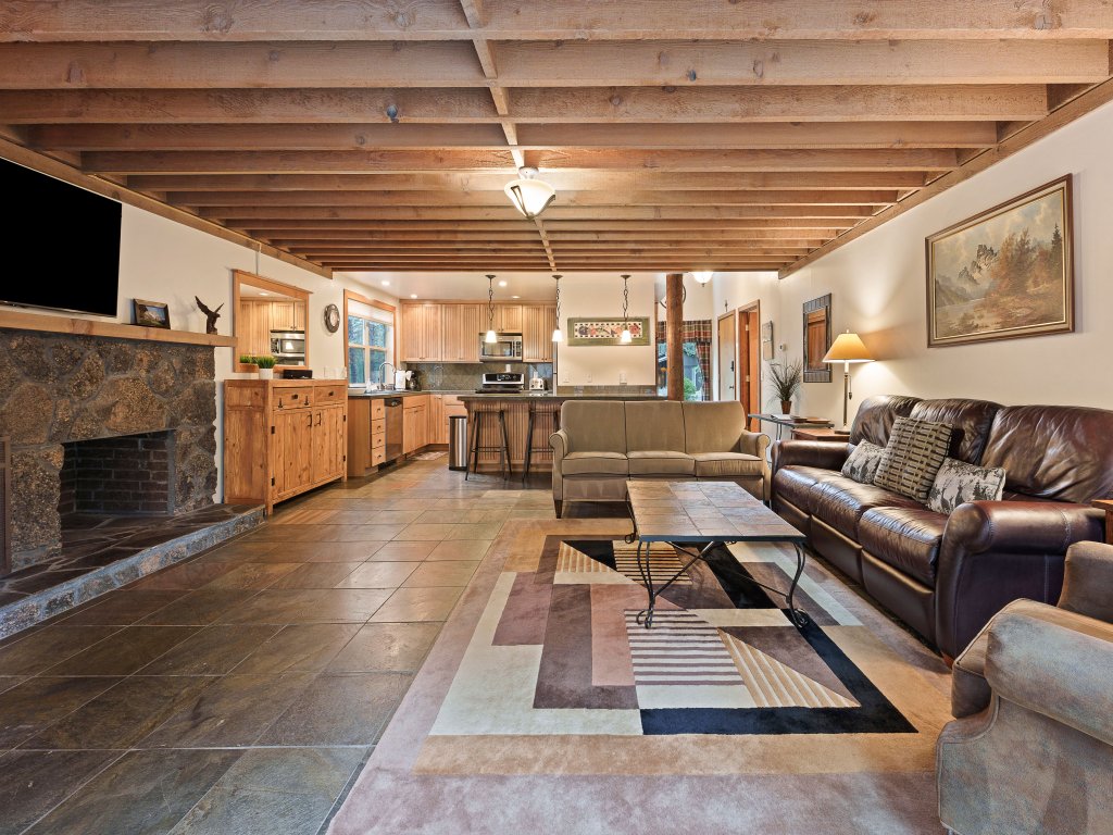 7 Little Court Vacation Rental in Sunriver - RedAwning