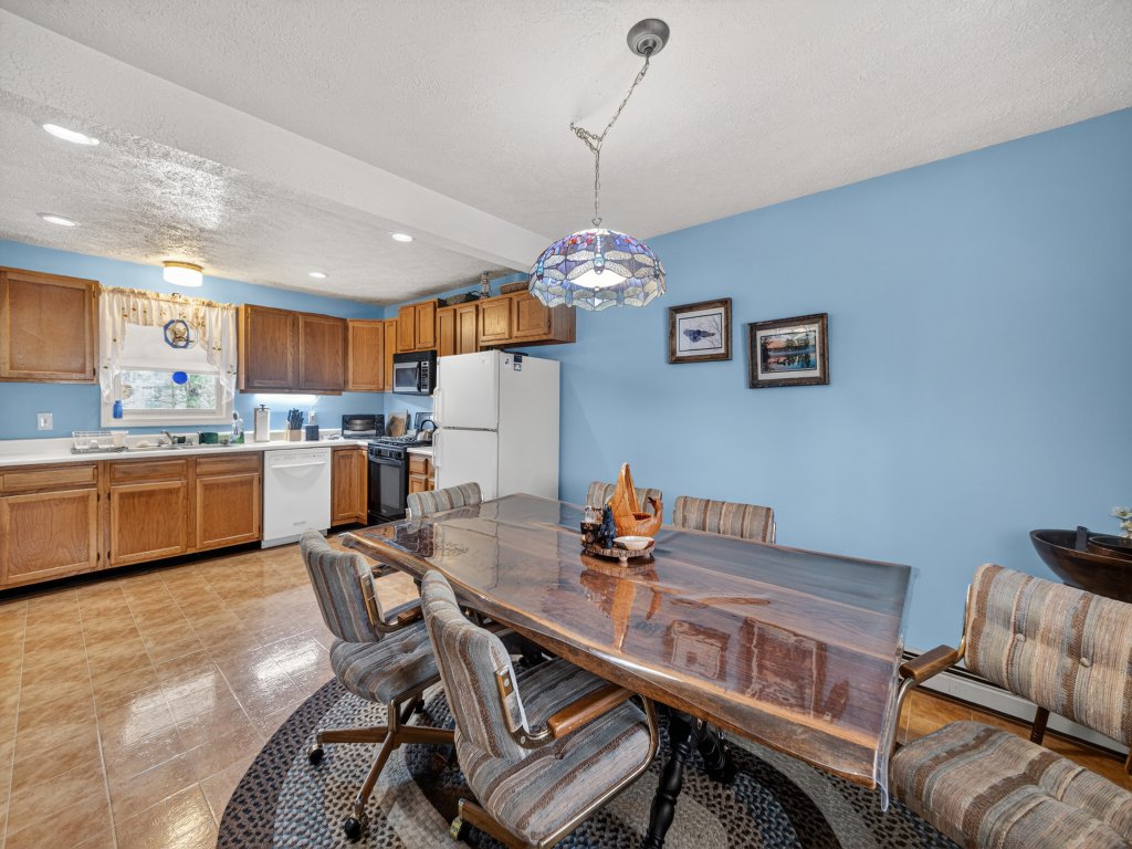 Charming Home Near Lake Winnipesaukee Beach Access Vacation Rental in Moultonborough - RedAwning
