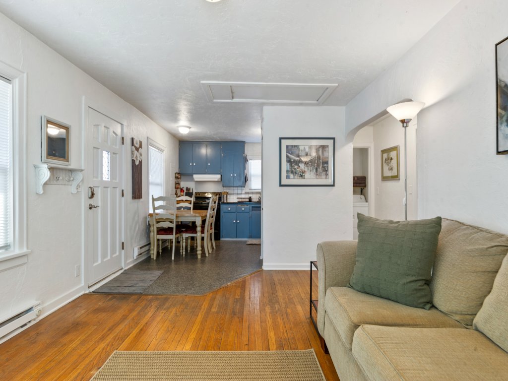 Blue Bungalow - Close to Downtown & Autzen Vacation Rental in Oregon - RedAwning