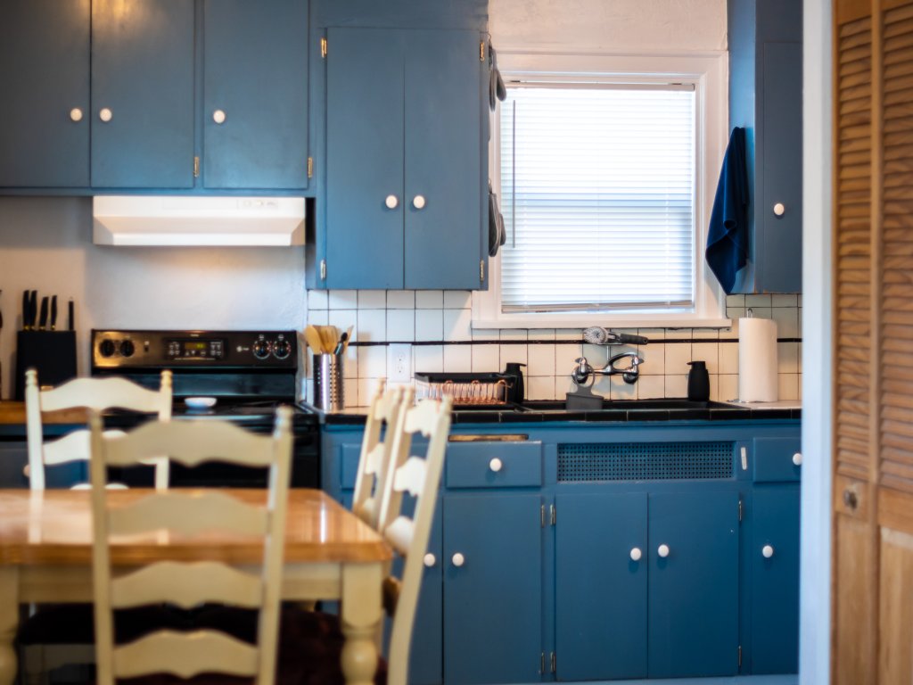Blue Bungalow - Close to Downtown & Autzen Vacation Rental in Oregon - RedAwning