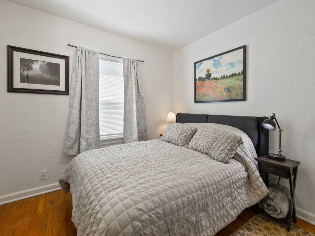 Blue Bungalow - Close to Downtown & Autzen Vacation Rental in Oregon - RedAwning