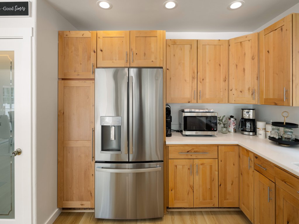 River's Rest - Waterfront Views, Hot Tub, Grill & Fire Pit Vacation Rental in Oregon - RedAwning