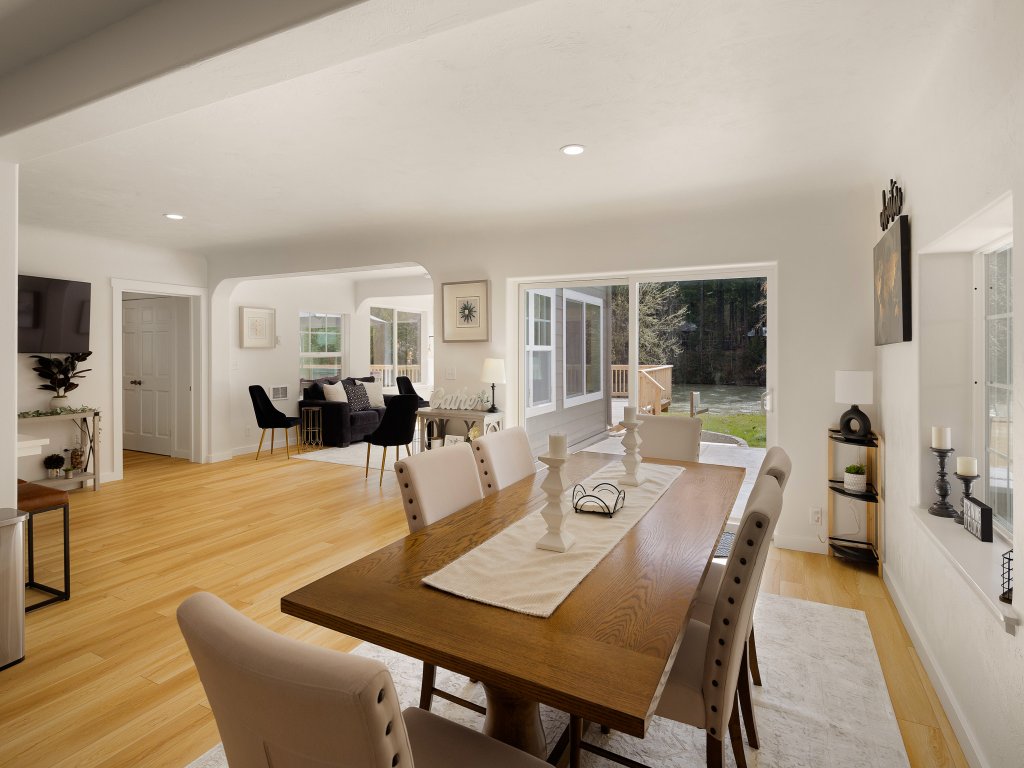 River's Rest - Waterfront Views, Hot Tub, Grill & Fire Pit Vacation Rental in Oregon - RedAwning