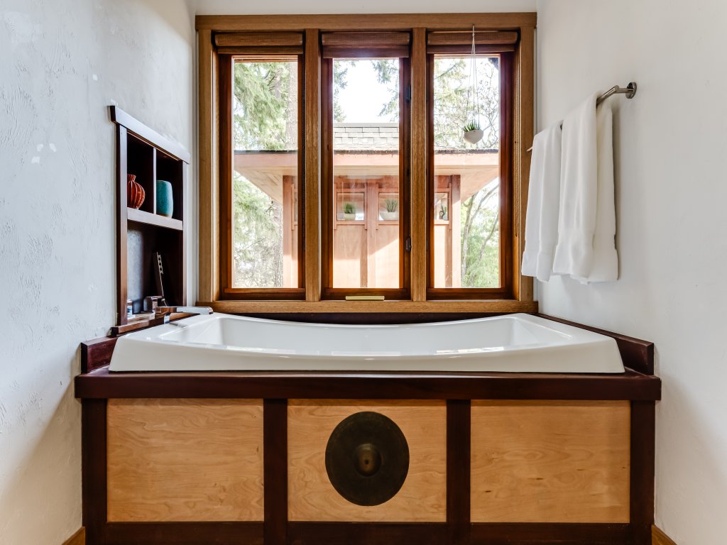 Lumbermill Modern - Zen Sanctuary near U of O Vacation Rental in Oregon - RedAwning
